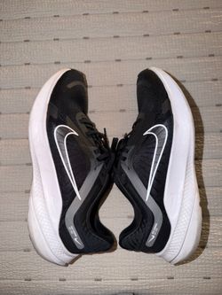 Nike Quest Running Sneakers Black and White