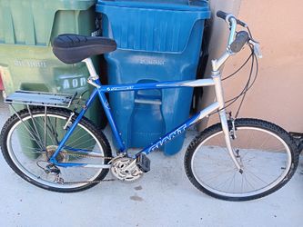 Giant. Mountain Bike. 26"tires