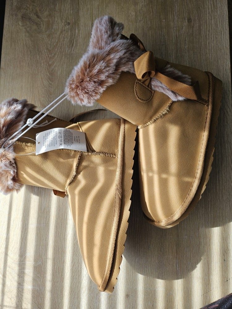 Kids Fur Boots Size 2