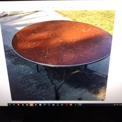 Round Banquet Table 