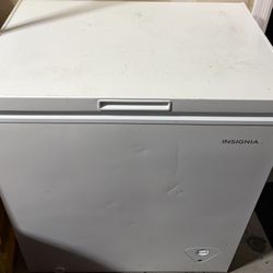 Insignia 7 Cubic Foot Chest Freezer
