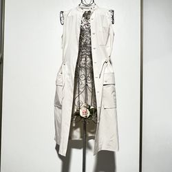 PROLOGUE* Beige sleeveless coat size XS