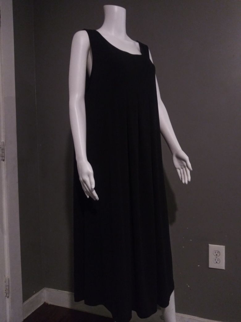 ***WOMEN'S XXL BLACK DRESS!***