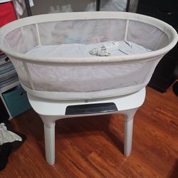 Mom's Baby Crib 