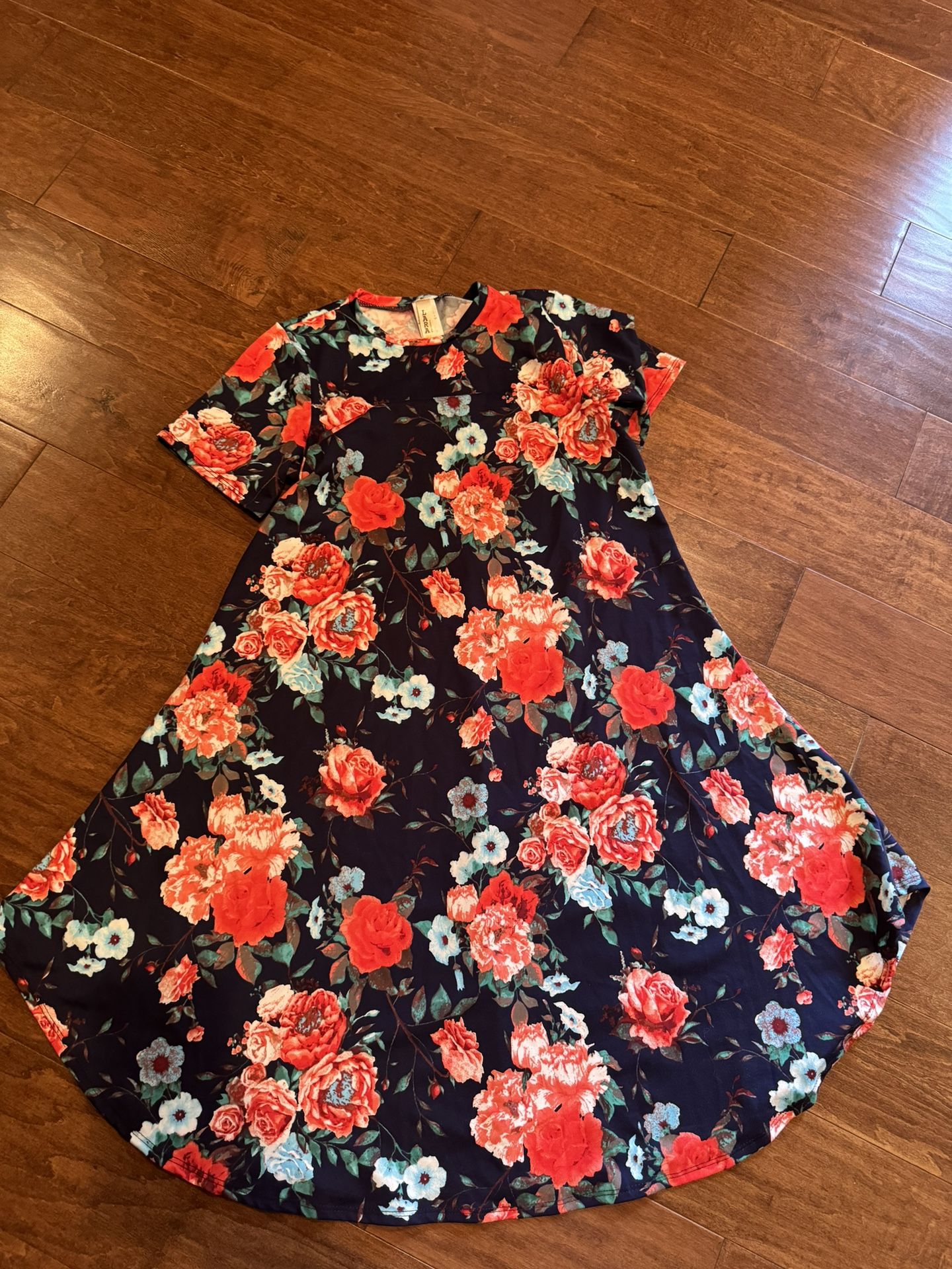 Woman’s Boutique lara Floral Dress Shipping Avaialbe 