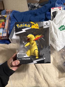 New Pokemon Typhlosion (Figure)