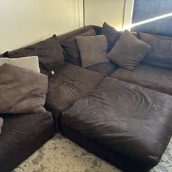 Sectional  priced to sell!! ASAP