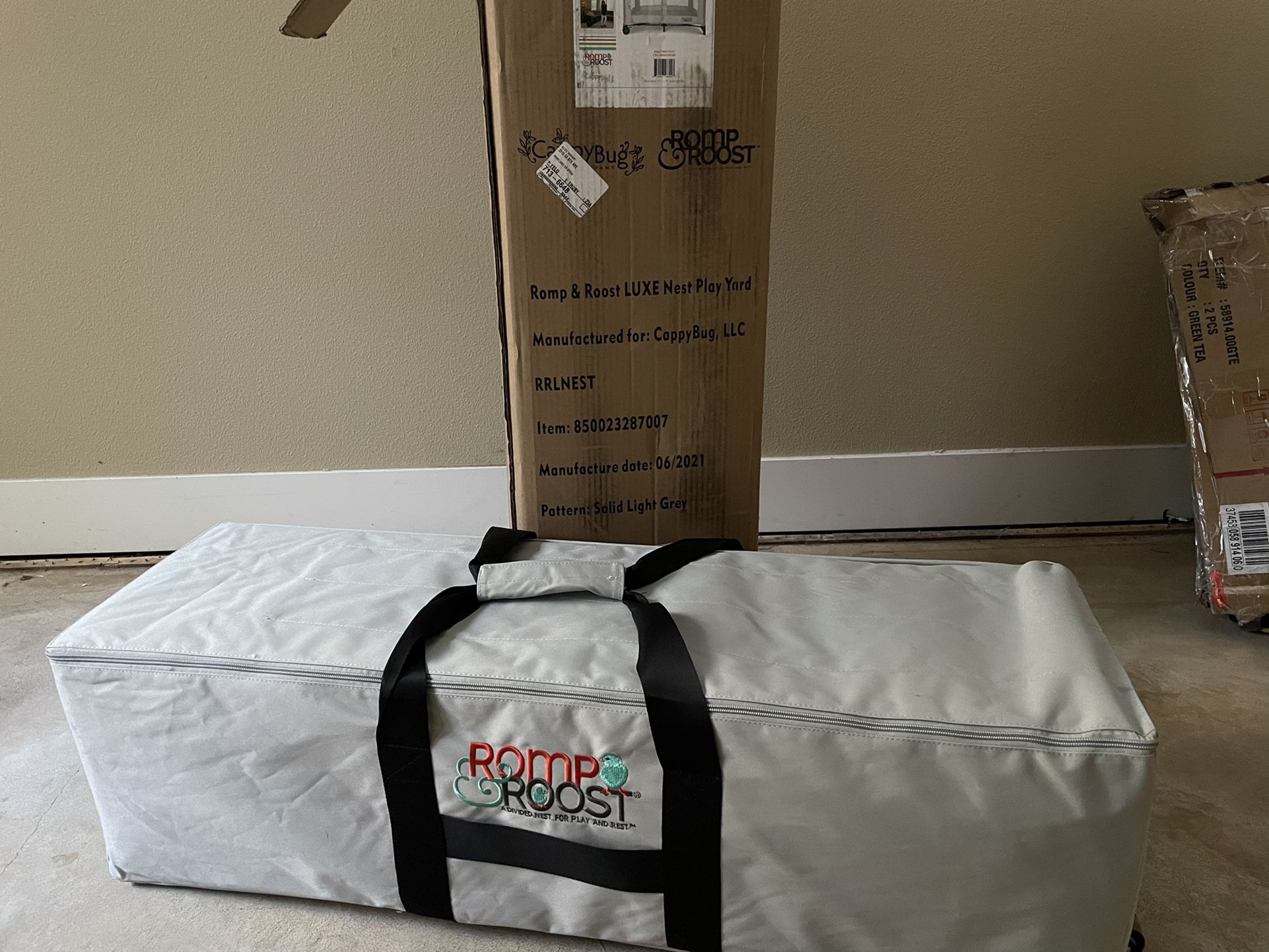 New Romp & Roost Luxe Nest Playard