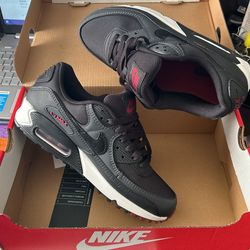 Woman’s Air Max 90