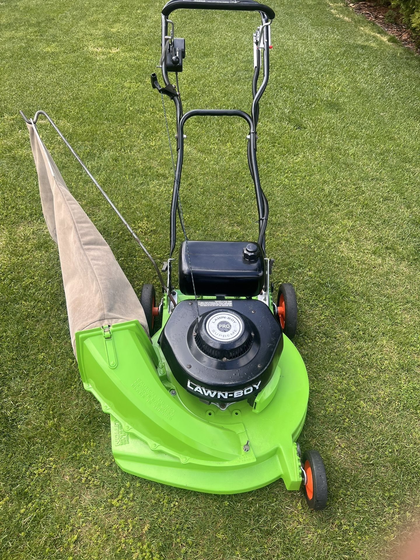 LAWNBOY MOWER Rare commercial Lawn-boy 2-cycle MOWER