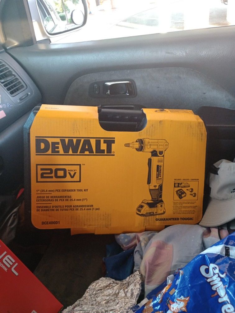 DeWalt 1"Pex Expander Tool Kit 20v