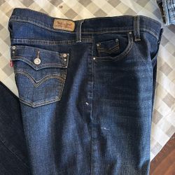 Women’s Levi Jeans 