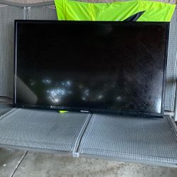 Hisense 46 In TV W/remote Control
