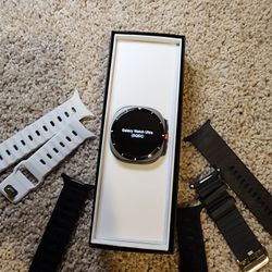 Samsung Galaxy Watch Ultra Titanium Silver with PeakForm Band
