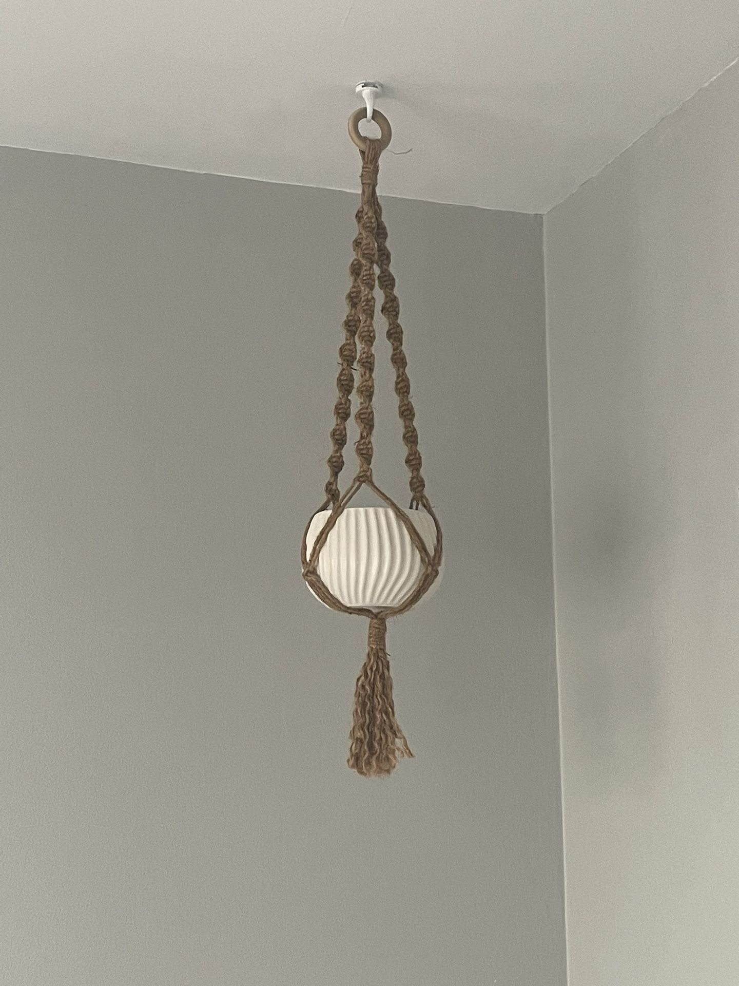 Macrame Plant Hanger With Ceramic Pot With Drainage Hole