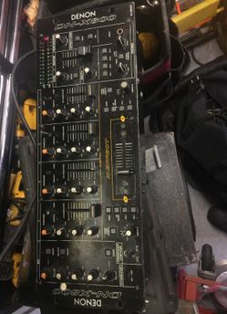 Denon dnx800 Dj mixer.