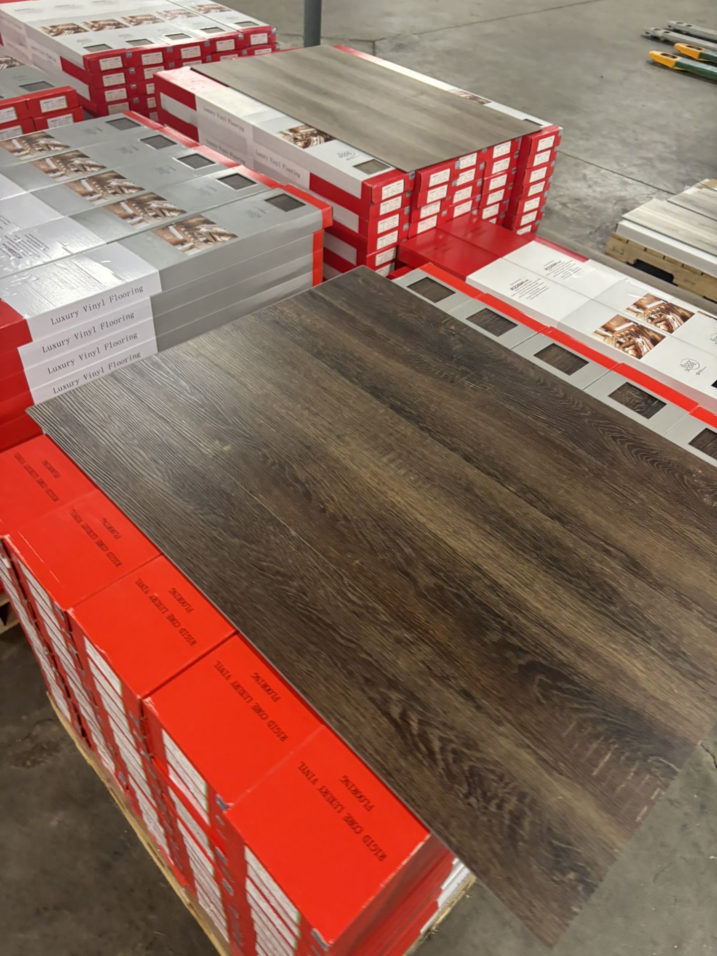 🔥 • Modern Waterproof LVP • Pad Attached