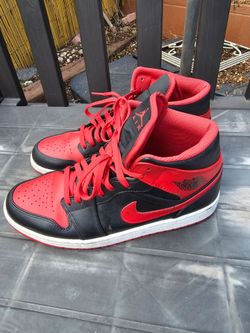 Nike Air Jordan 1 Mid Bred Sneakers