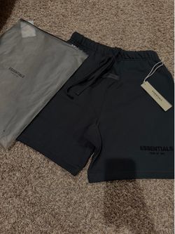 Black essential shorts