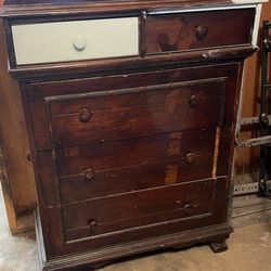 Free Vintage Dresser (Pending Pick Up)