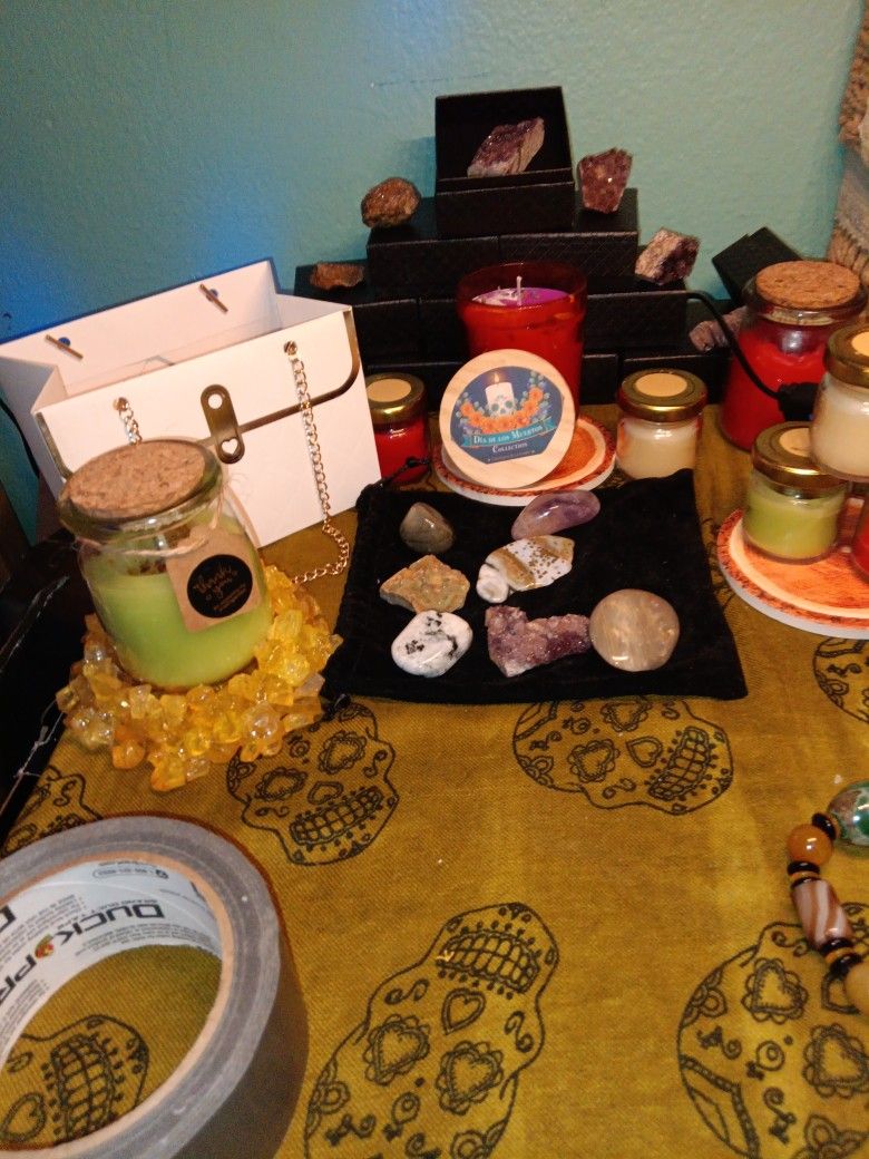 Eucalyptus Lavandar Candle set With 9 Crystal Collection And A Coaster $35
