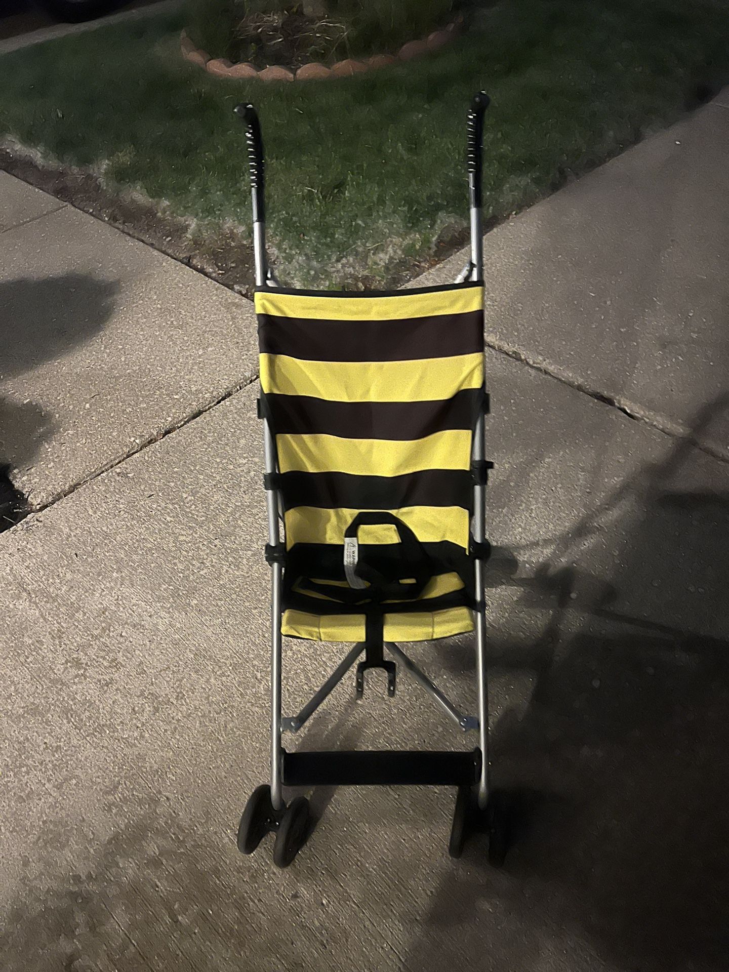 Costco Bumble Bee Stroller - Collapsible