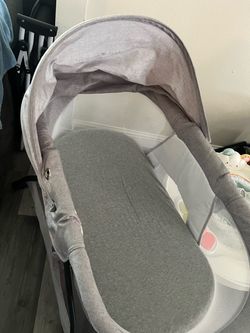 Baby travel bassinet