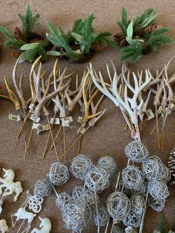 BRAND NEW CHRISTMAS TREE DECORATION & CANDLE WREATHS