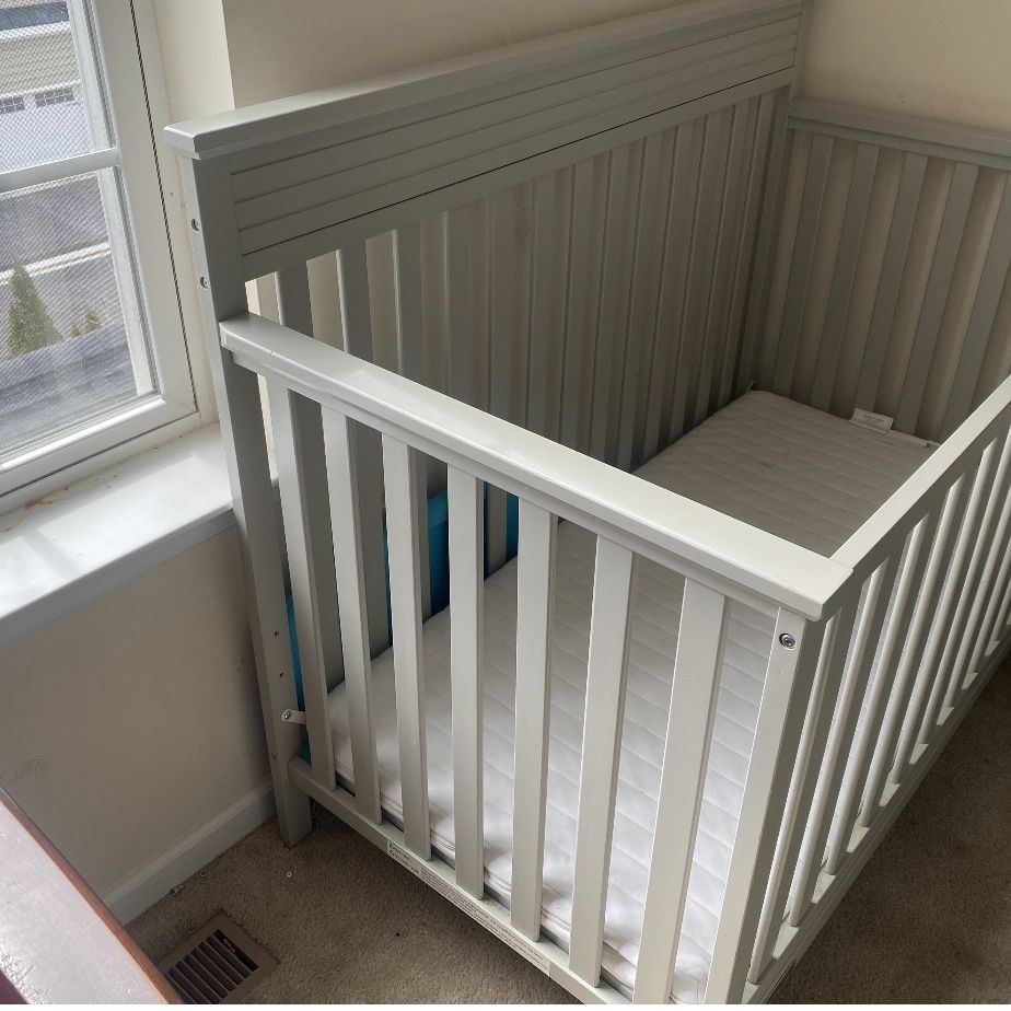 Baby Crib Light Gray. 5 In 1 Convertible Crib