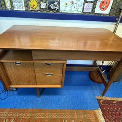 Mid-Century Modern Desk – Mainline by Hooker + FREE Vintage Lamp! $400 OBO