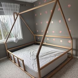 Wooden House Frame Montessori Bed (queen)