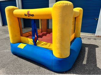 KIDS BOUNCE HOUSE WITH BLOWER