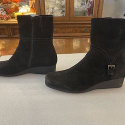 Black Suede La Canadienne Wedge Boots in Excellent Condition - Size 8M