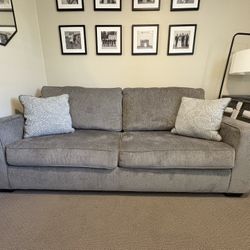 Sofa Sleeper Queen “Ashley Furniture” Altari Like New