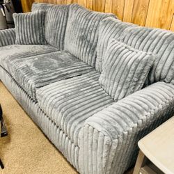 Stunning Stylish Cozy Couch 