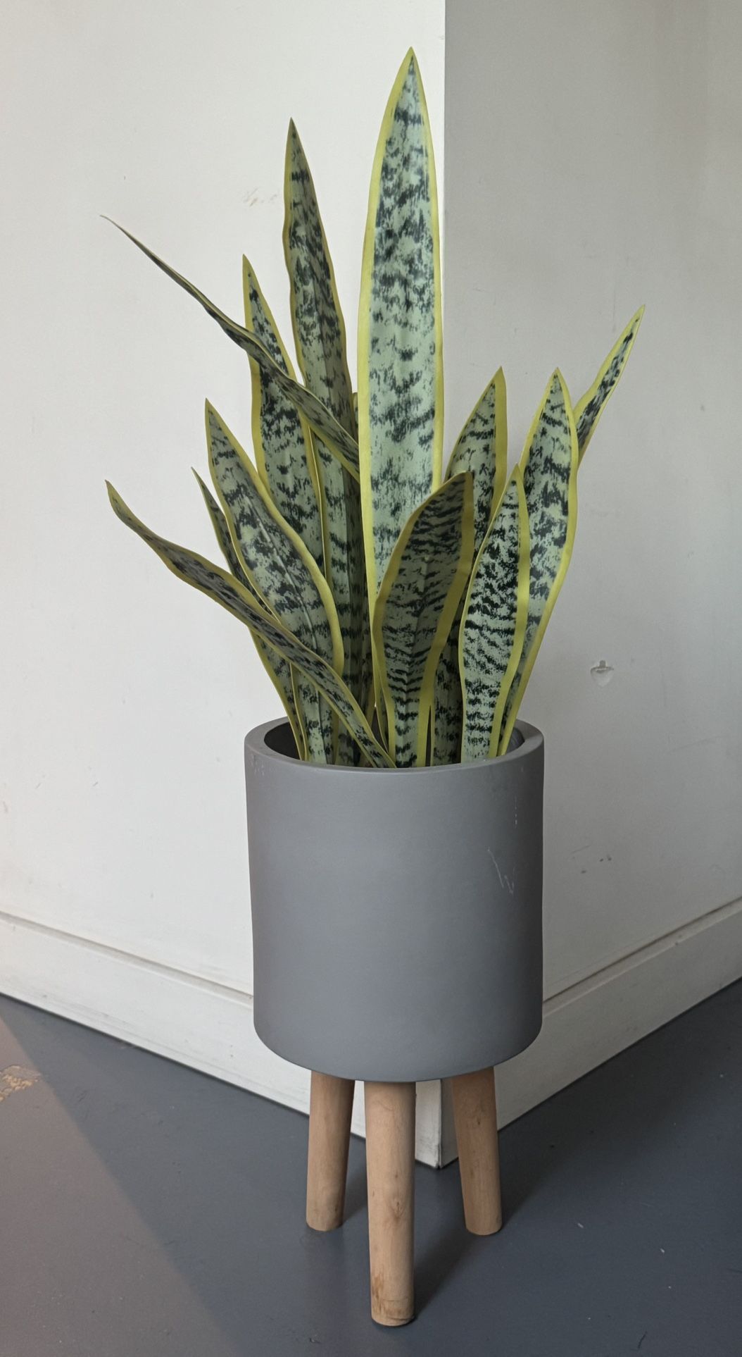 Fake Spider Plant & Planter