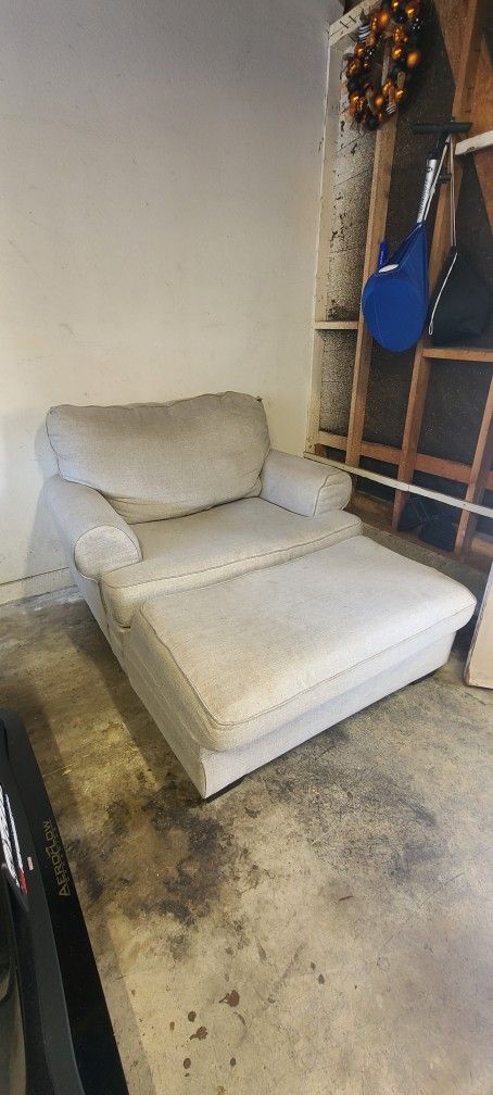 Ashleys Oversized Chair And Ottoman