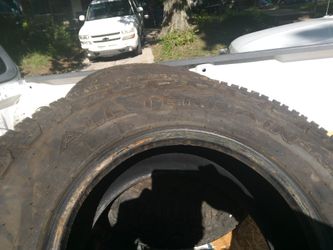 LT 265 75 Or 16s Like New 90% Thread