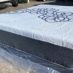 Queen Bamboo Cooling Gel Memory Foam!!