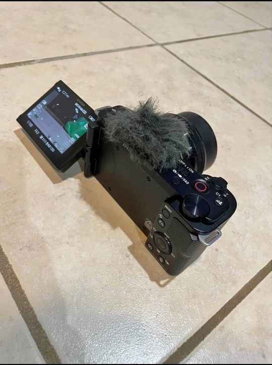 Sony ZV-E10 Vlog Camera With Lens + Battery With Box