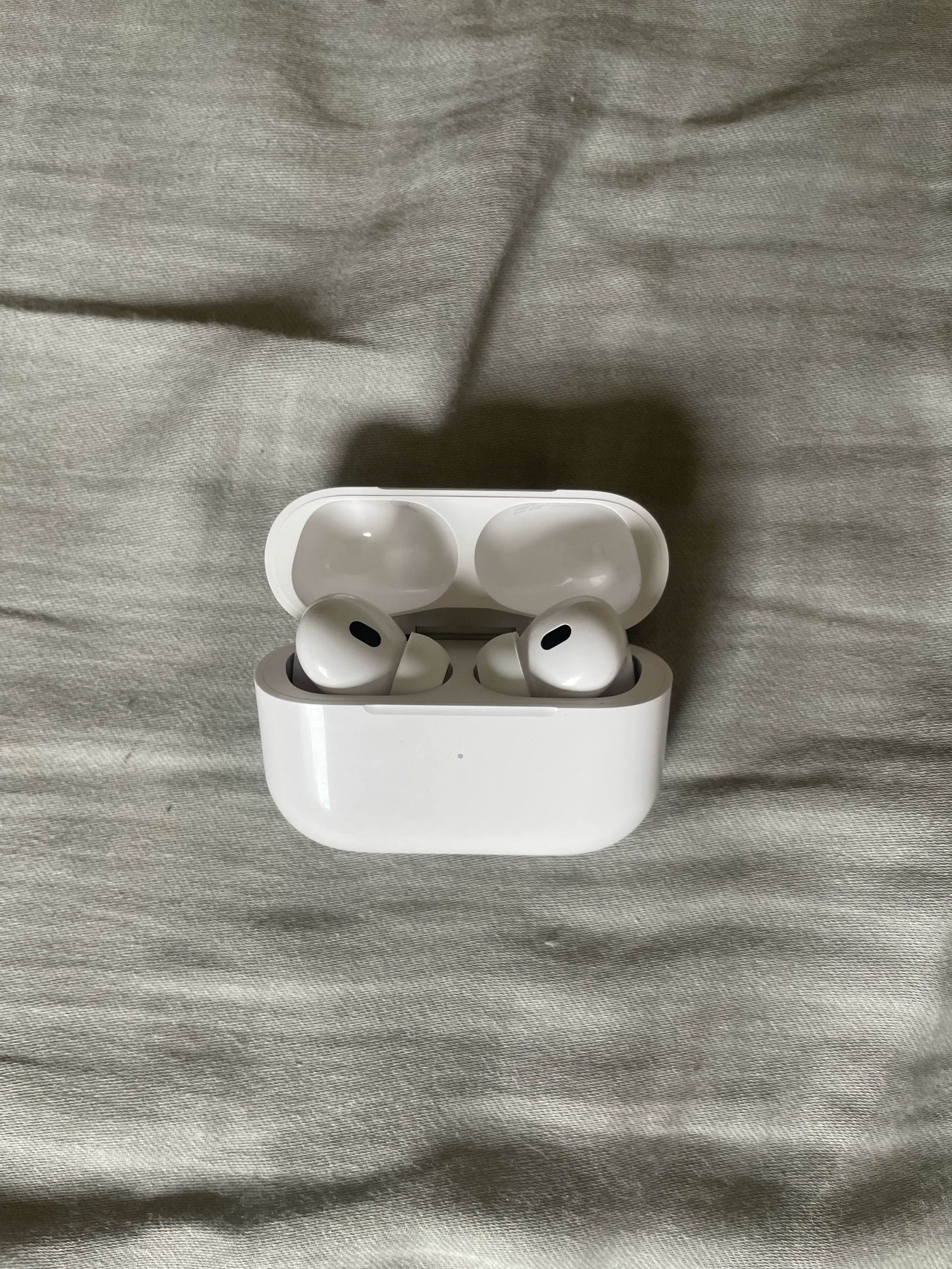 Airpods Pro 2nd Generation with ANC and Wireless Charging case (USB-C)(Free Shipping)