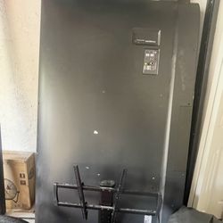 85” TV – FREE – BROKEN SCREEN – FOR PARTS