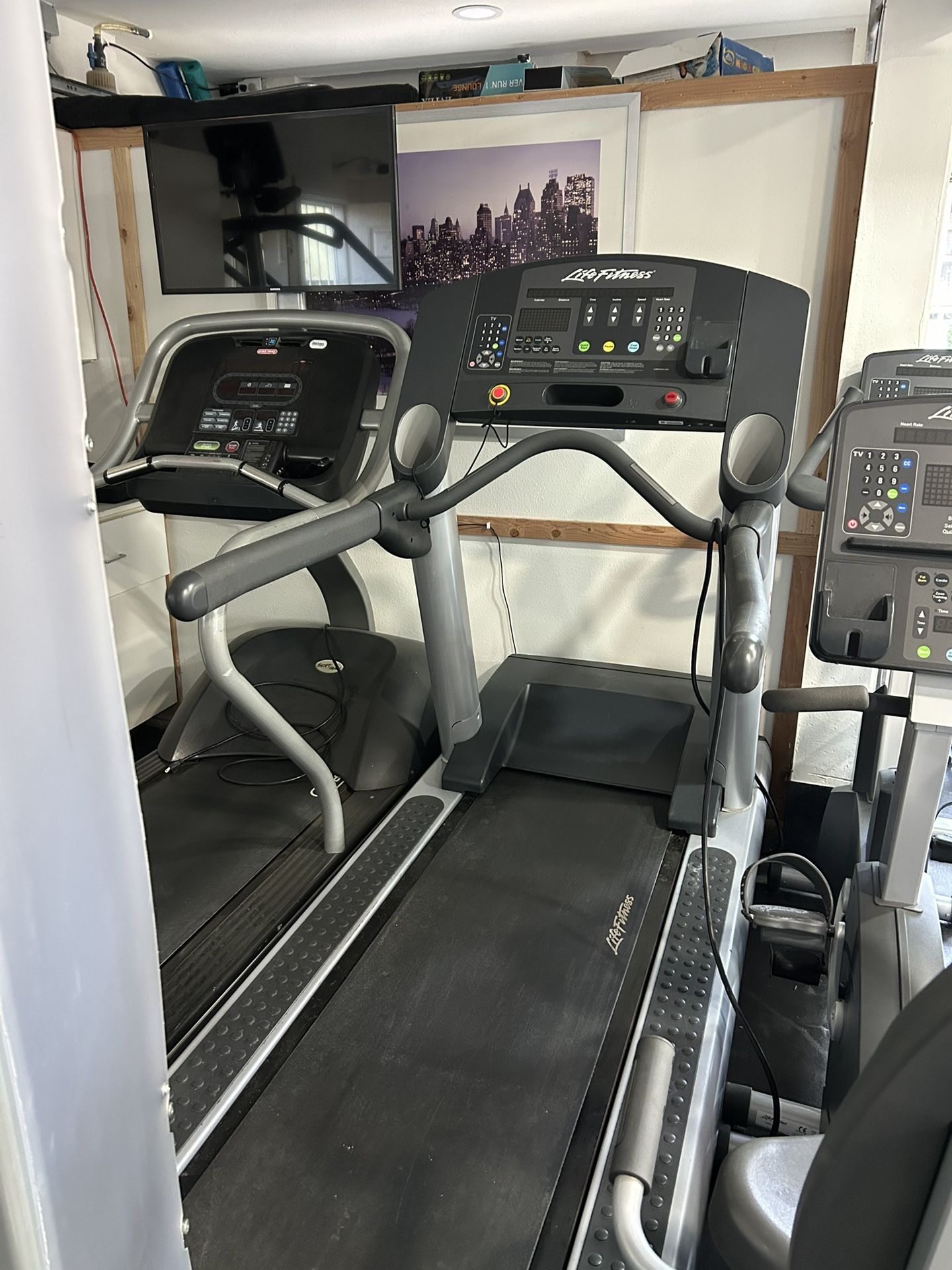 Life Fitness CLST Integrity  Treadmill 