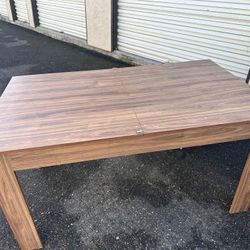 Adjustable Table Can Sit 4-8 People 