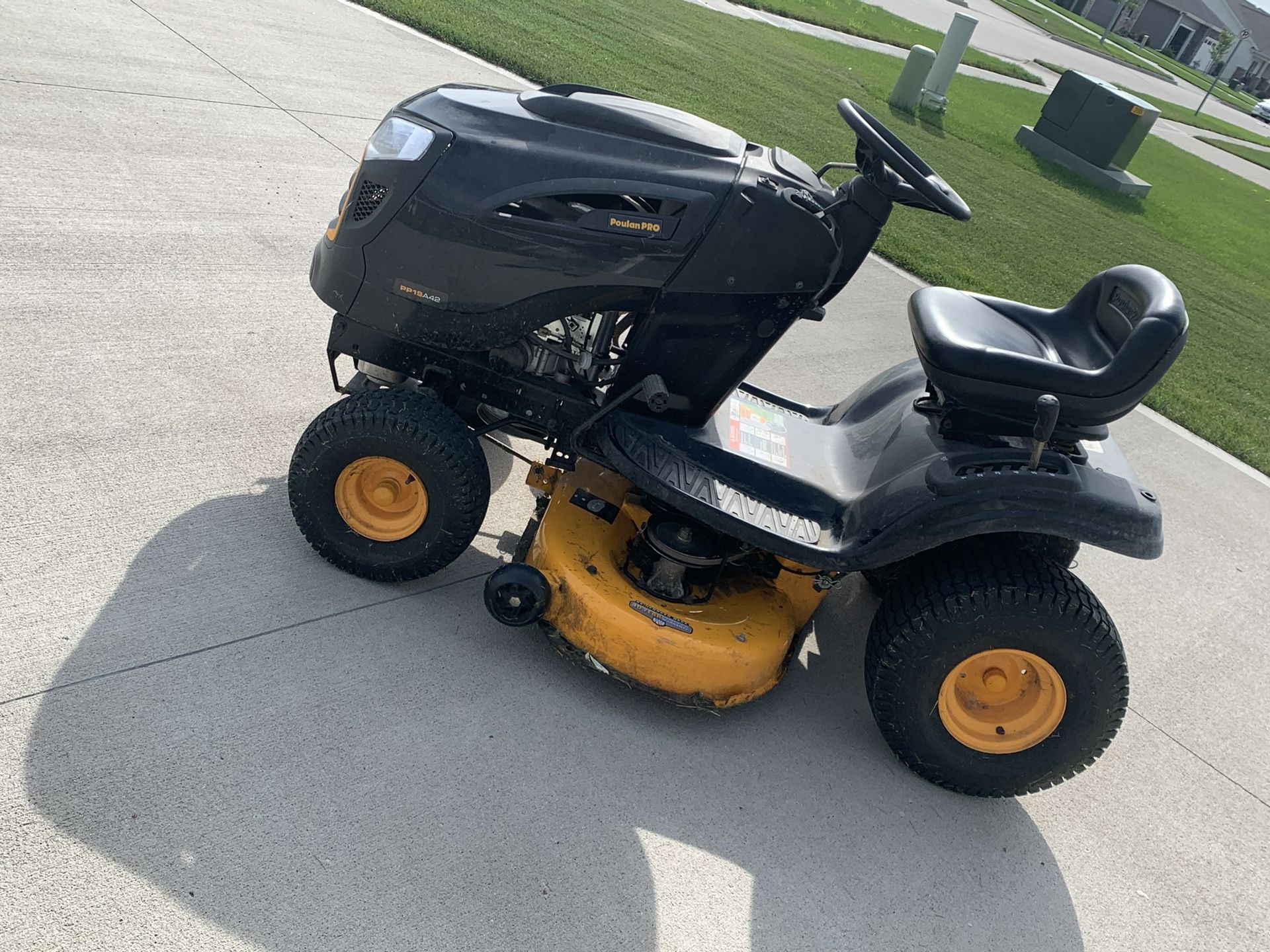 Poulan Pro Riding Lawn Mower