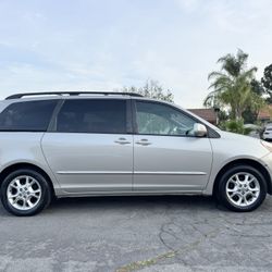 2004 Toyota Sienna