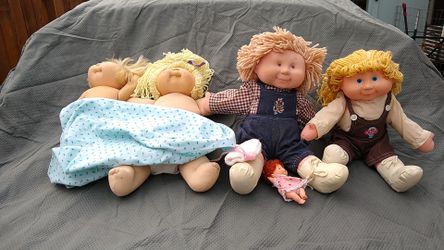 Cabbage patch dolls qty 4