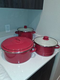 Red pots