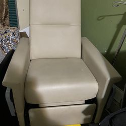 Home dialysis reclining chair 