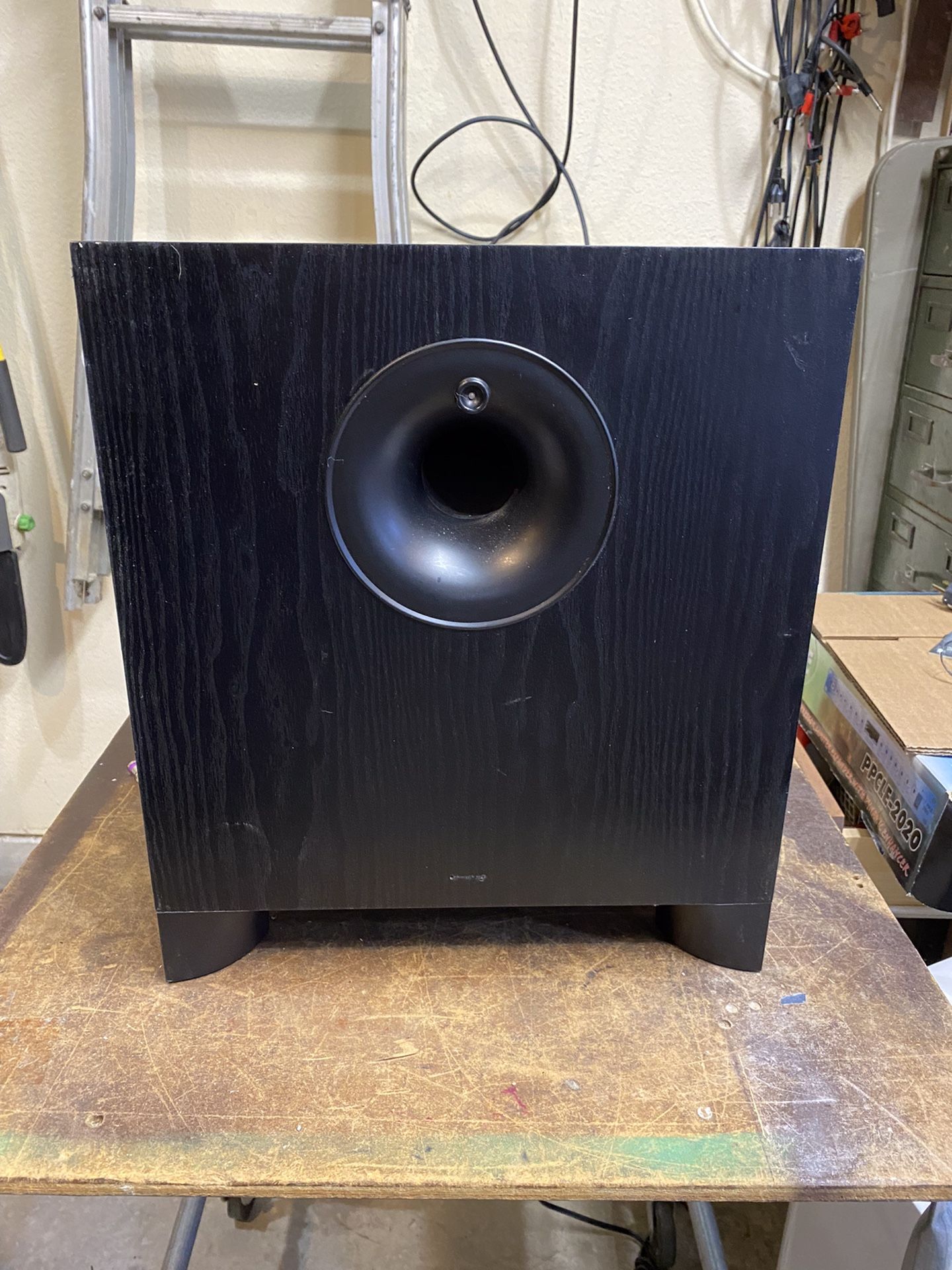 Powered Subwoofer 10 Inch Works Great